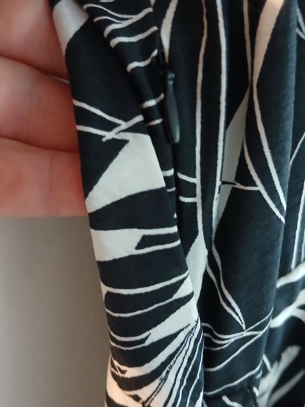 Suzy Shier Black & White Palm-Print V-Neck Modo Sun Dress - Picture 6 of 7